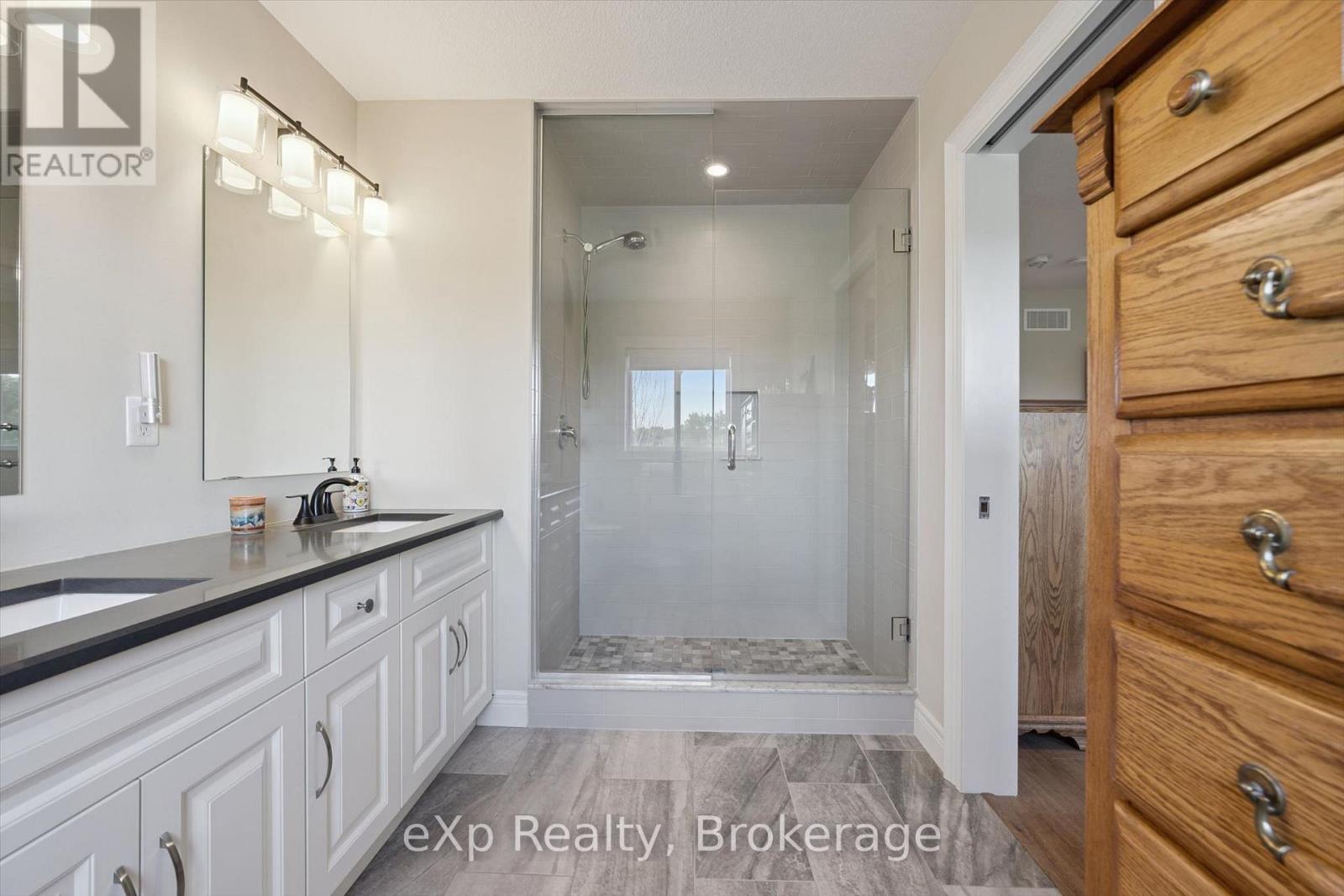 82 DRONE CRESCENT - Image 28