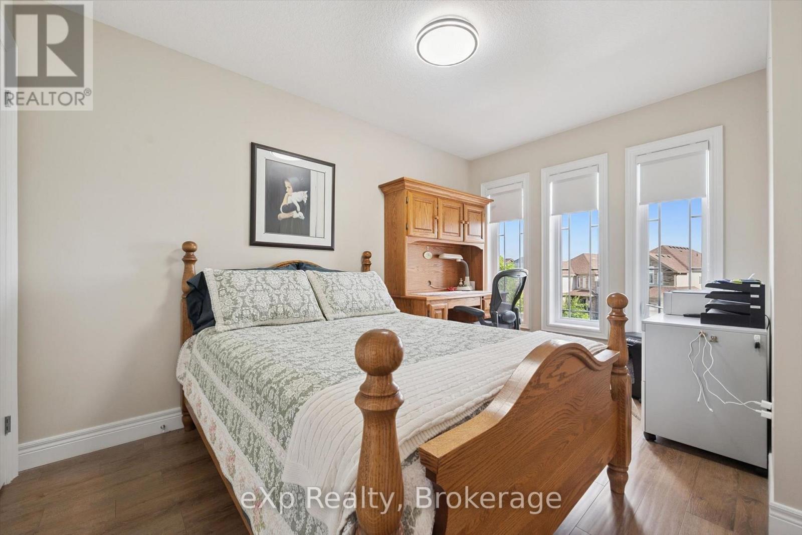 82 DRONE CRESCENT - Image 29