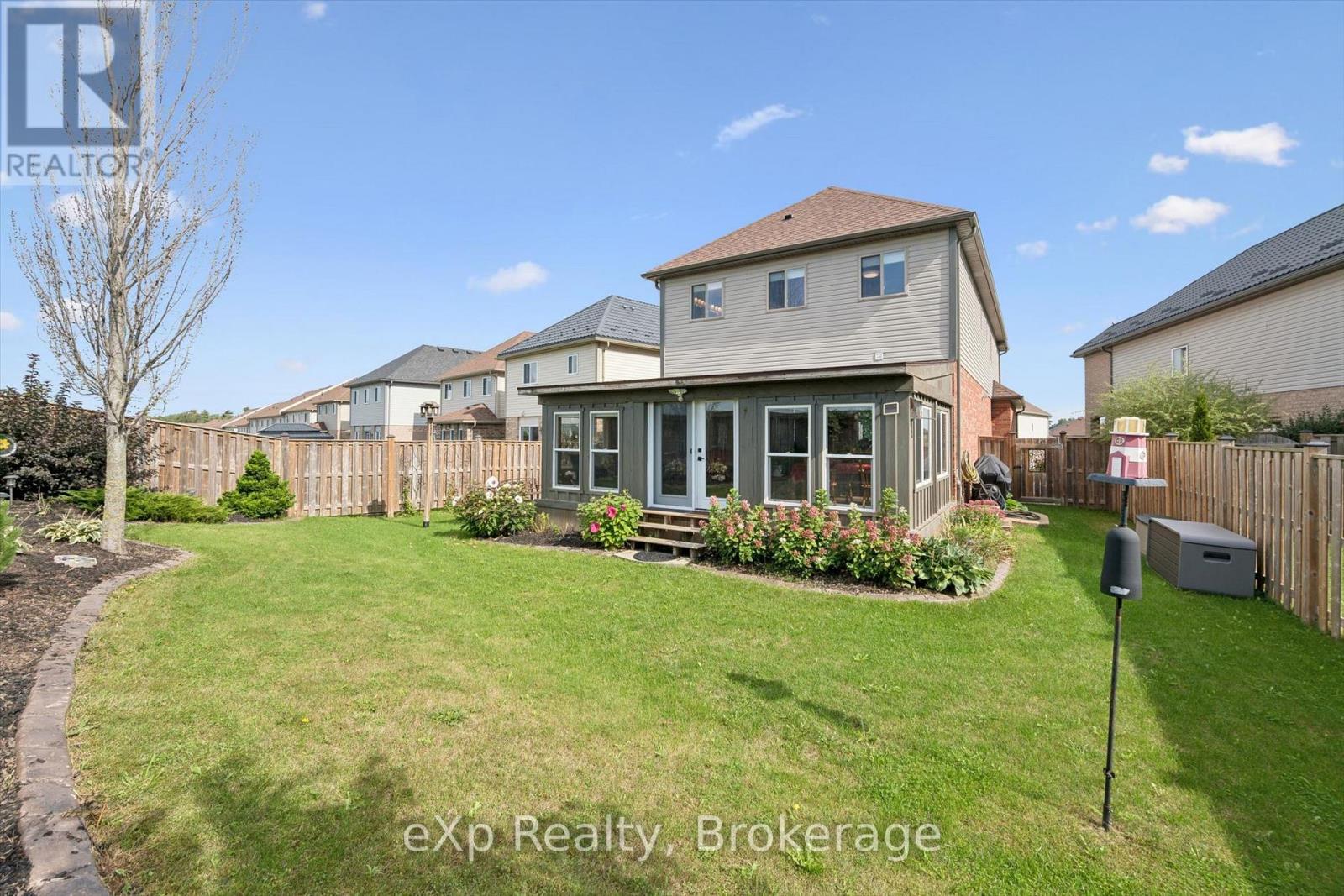 82 DRONE CRESCENT - Image 35