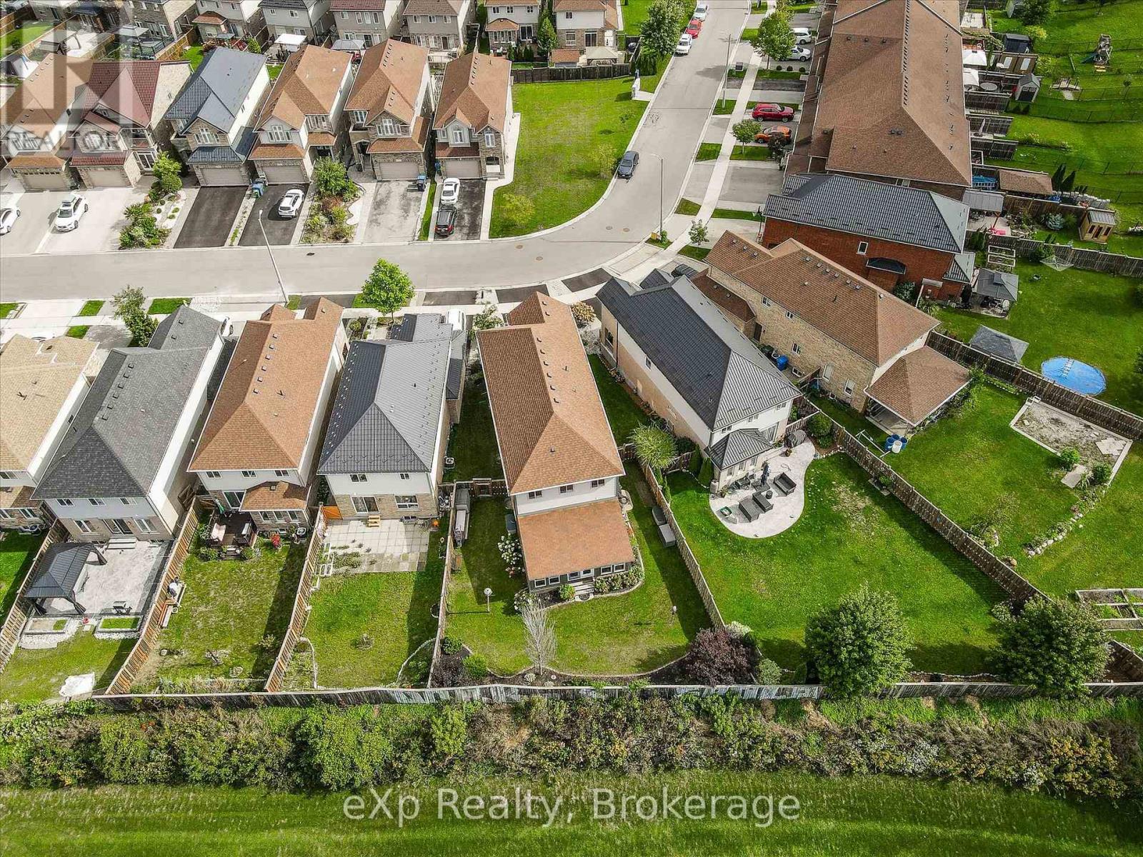 82 DRONE CRESCENT - Image 40
