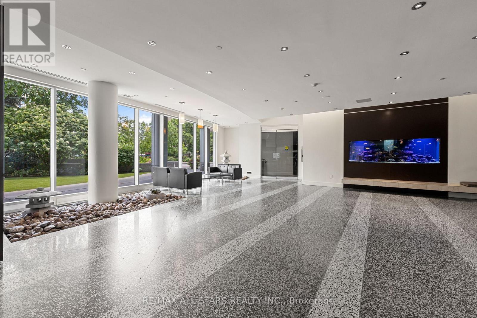 #804 208 QUEENS QUAY W - Image 34