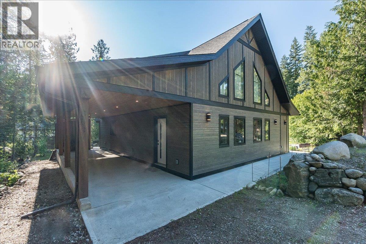 809 Slocan Street - 50