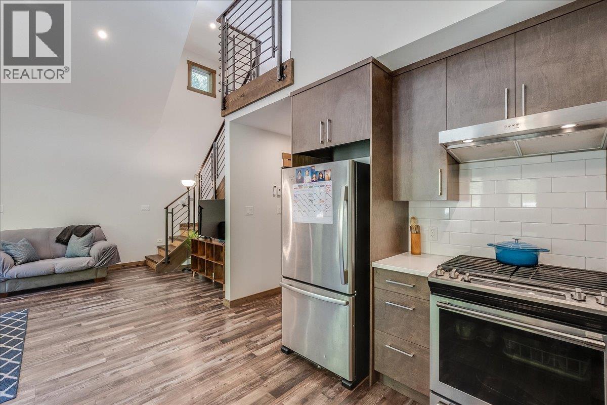 809 Slocan Street - 18
