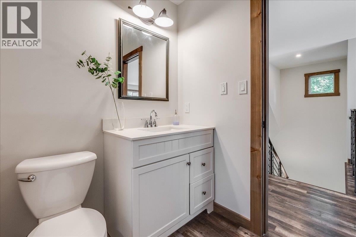 809 Slocan Street - 37