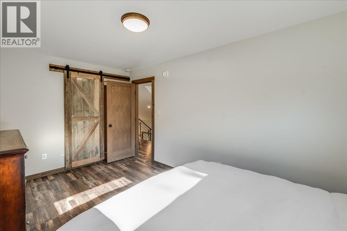 809 Slocan Street - 34