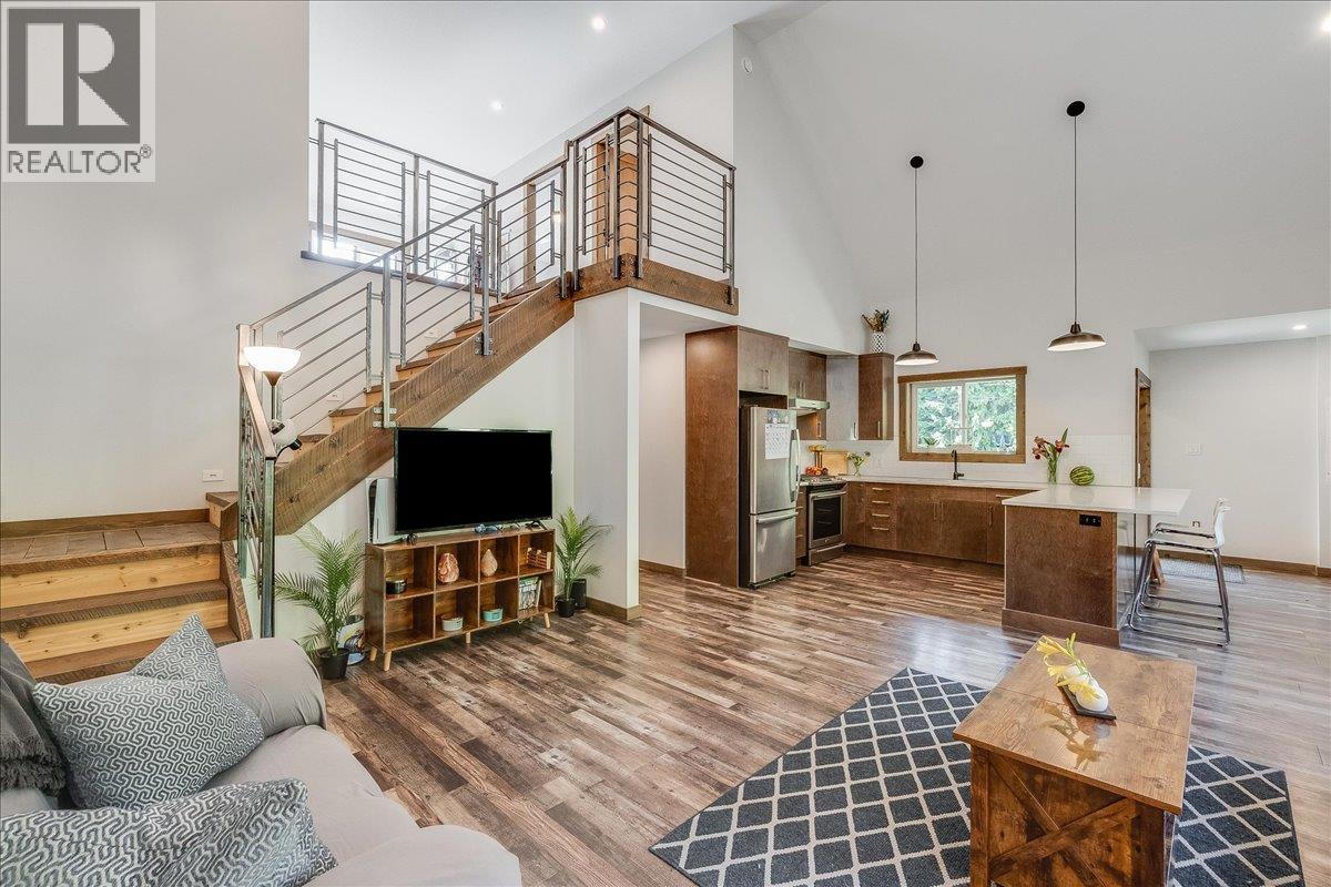 809 Slocan Street - 13