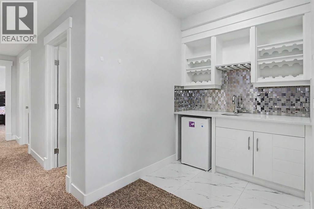 4640 15 Avenue NW - photo 29