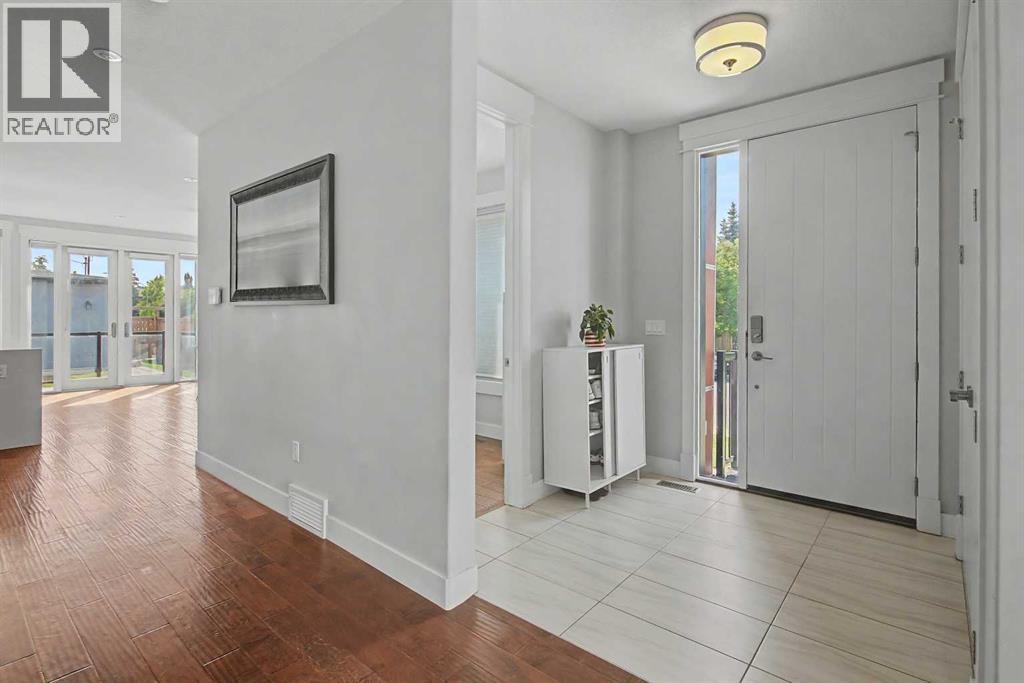 4640 15 Avenue NW - photo 33