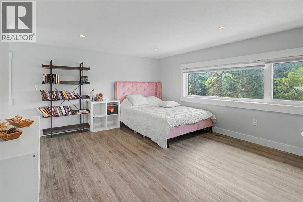 4640 15 Avenue NW - photo 22