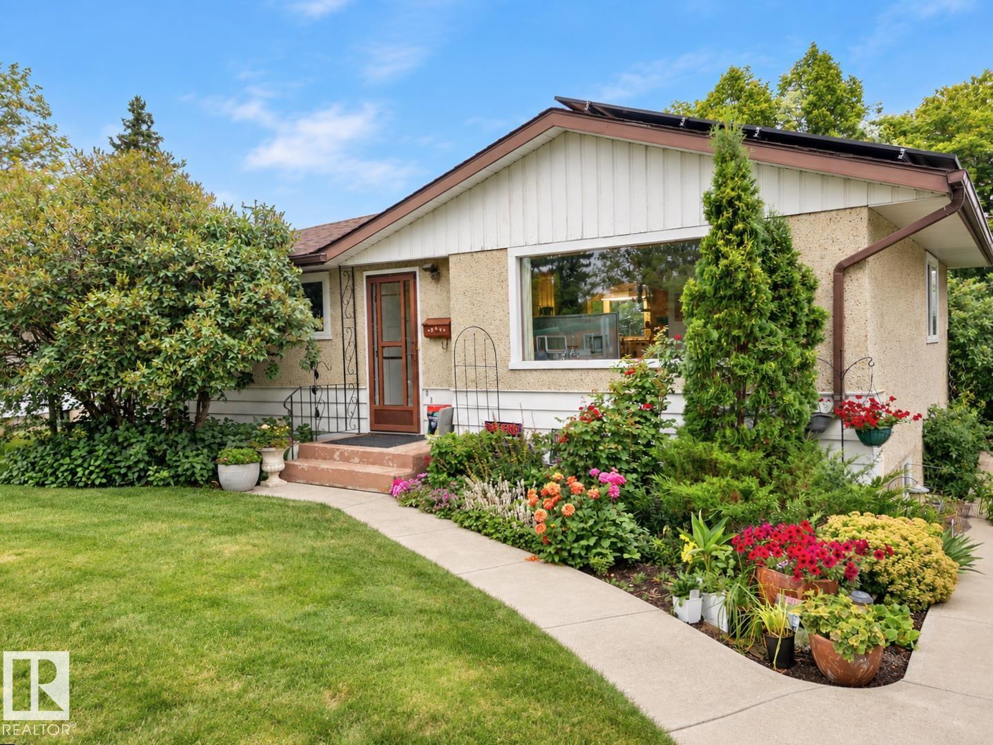 8311 160 ST NW, Edmonton, Alberta, T5R2H2