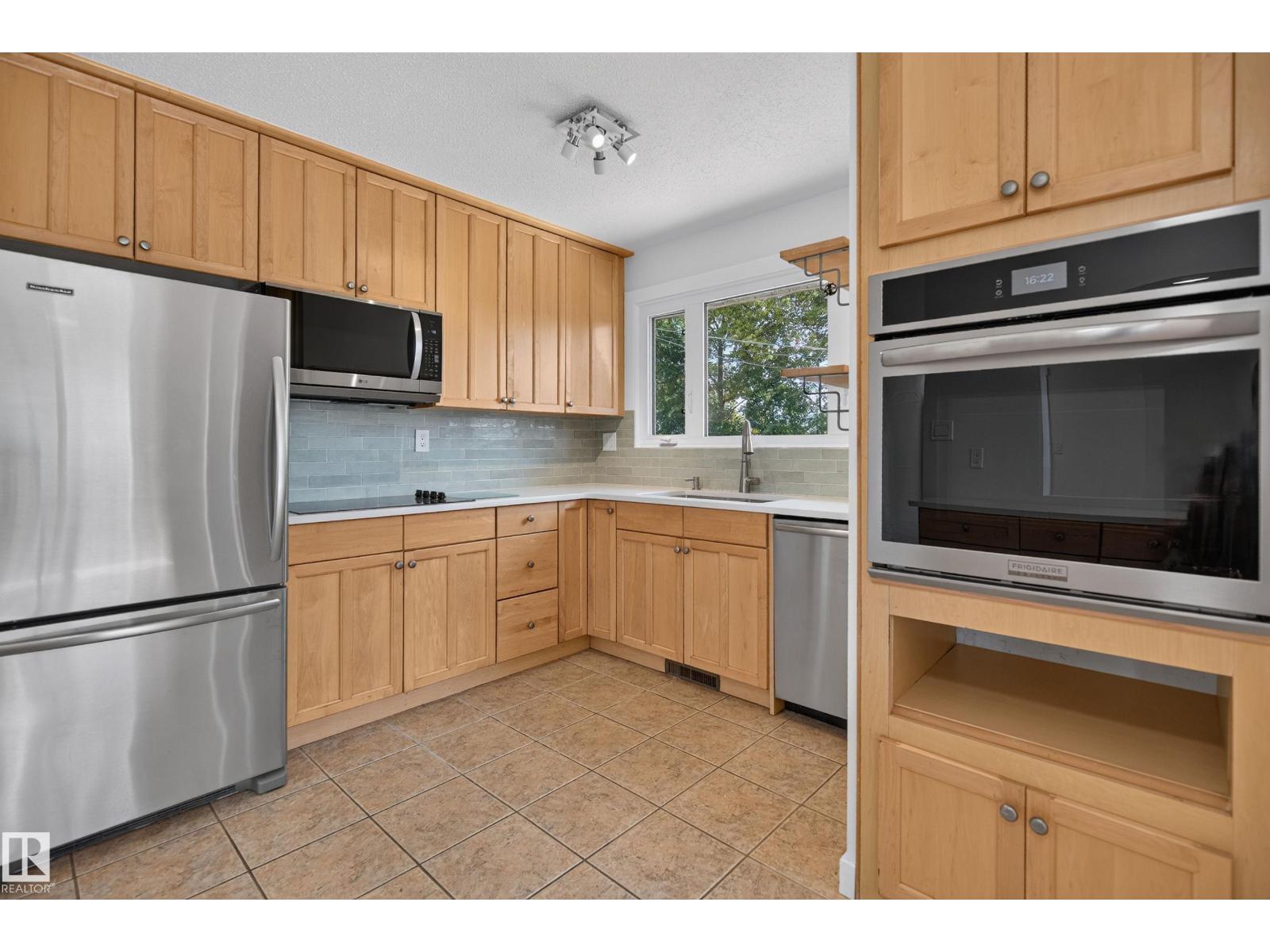 8311 160 ST NW - 15