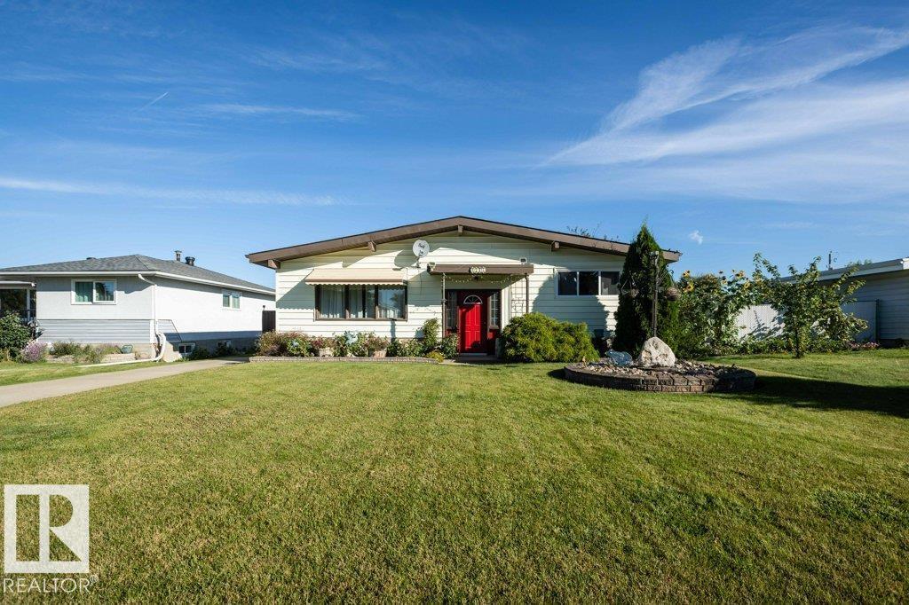 9716 99 ST - 1