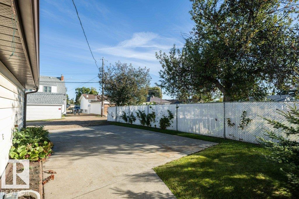 9716 99 ST - 13