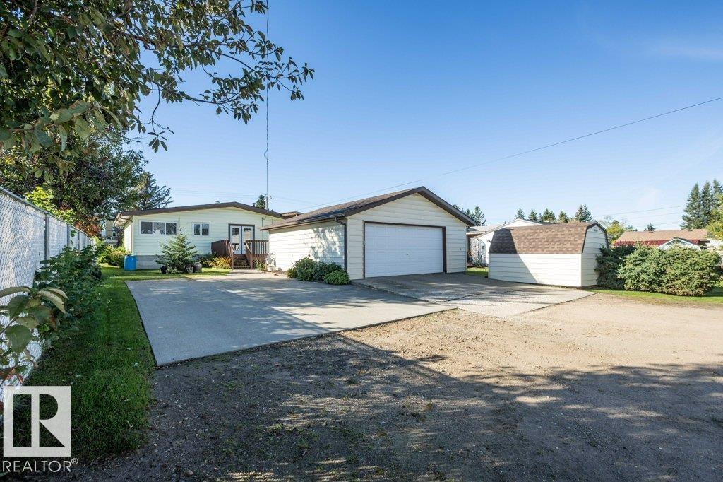9716 99 ST - 15