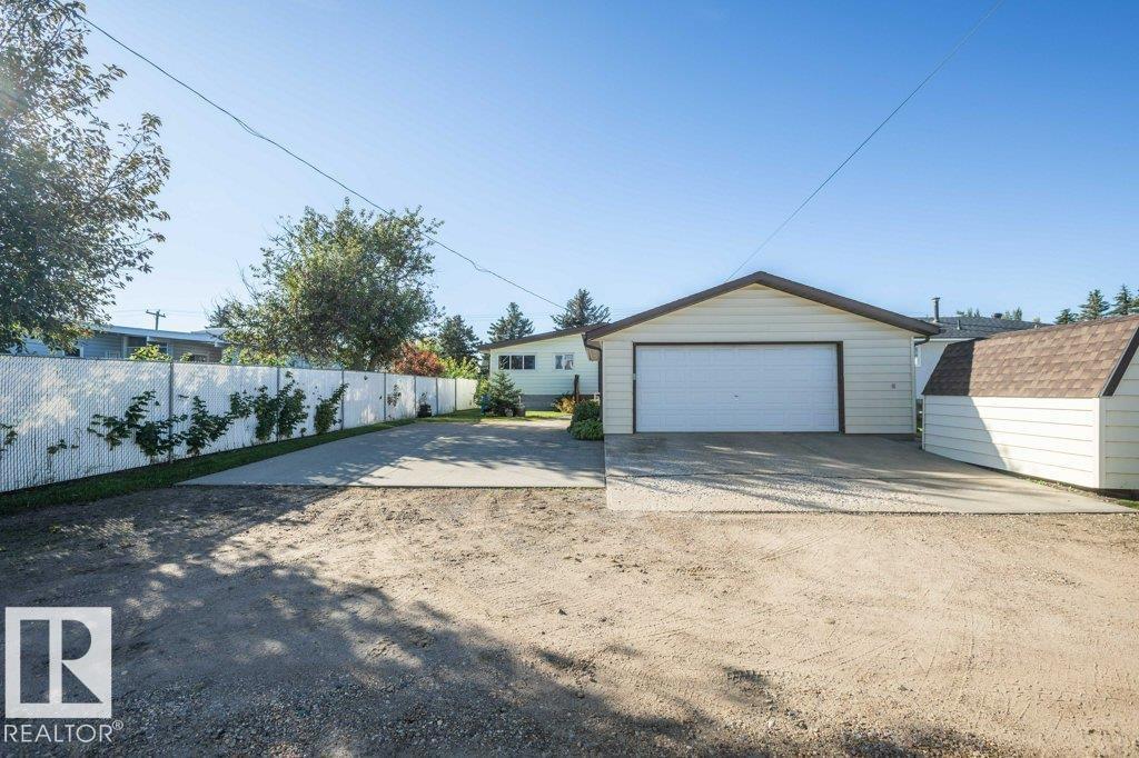 9716 99 ST - 16
