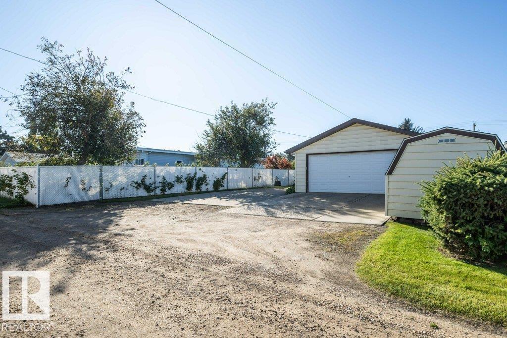 9716 99 ST - 17