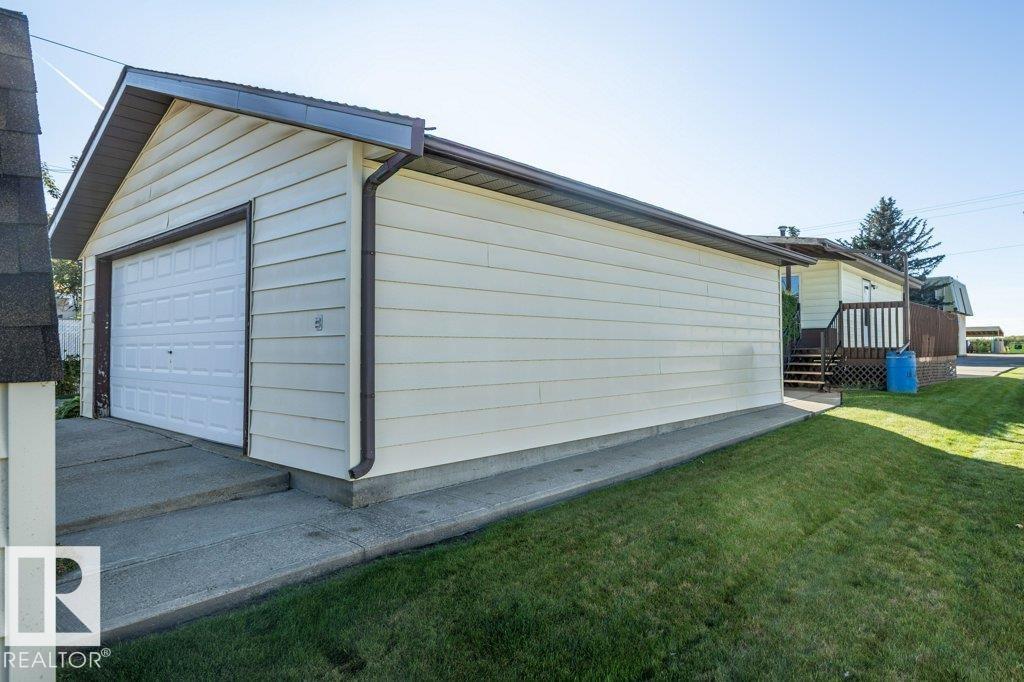 9716 99 ST - 18