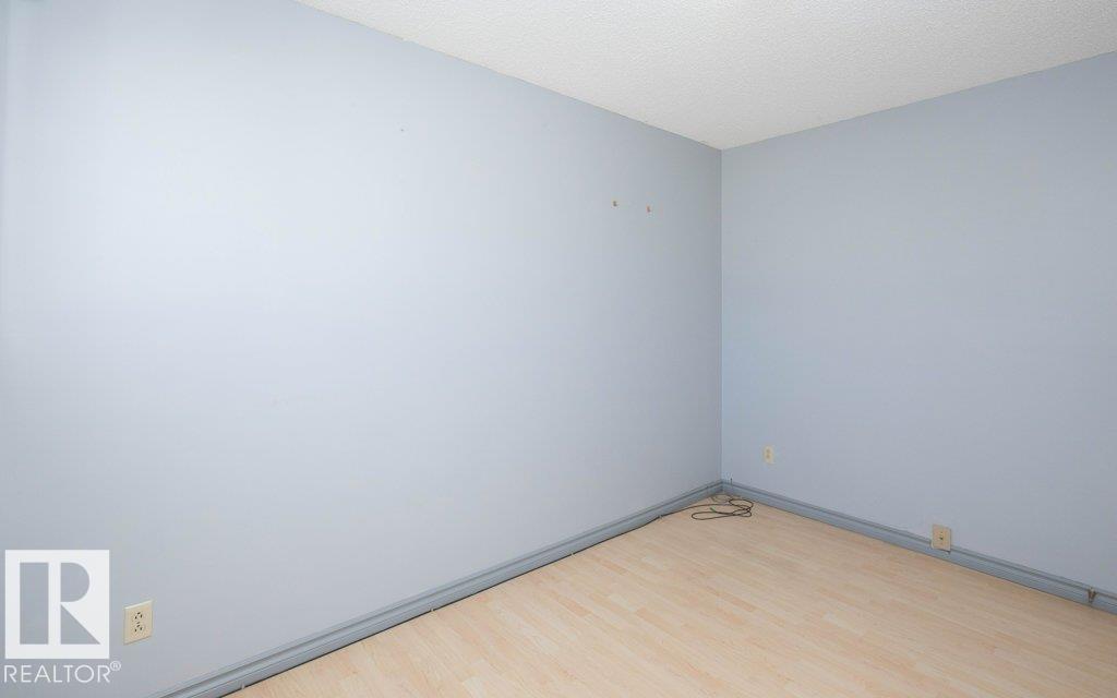 9716 99 ST - 50