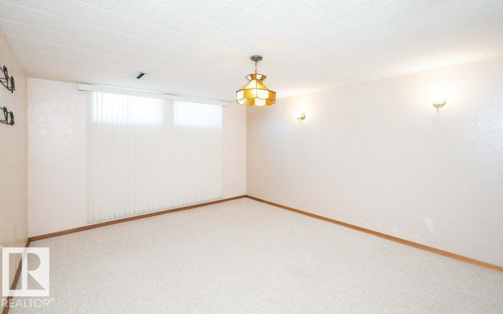 9716 99 ST - 60