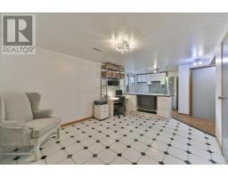 16 Squires Avenue, Toronto, ON M4B2R3 Photo 38