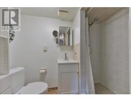 16 Squires Avenue, Toronto, ON M4B2R3 Photo 39