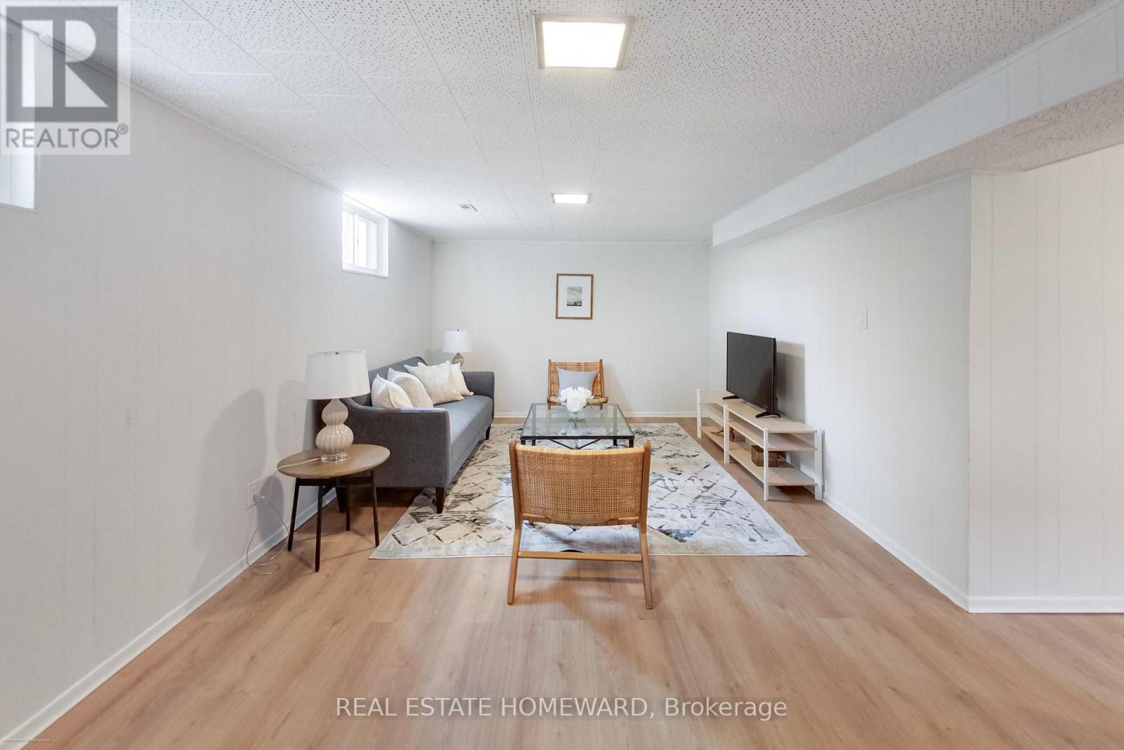1 BASSETT AVENUE - 23