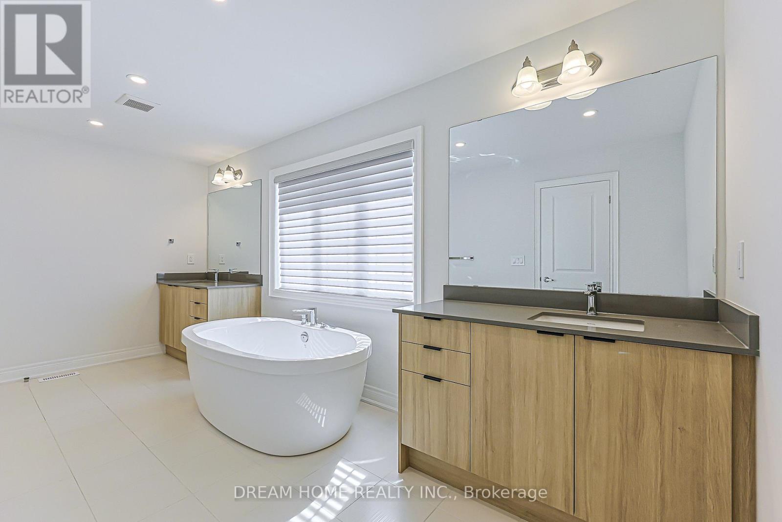 16 FAIR WINDS LANE - Image 35