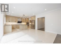 16 Fair Winds Lane, East Gwillimbury, ON L9N0V5 Photo 14