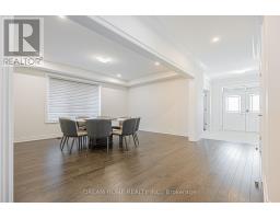 Living room - 16 Fair Winds Lane, East Gwillimbury, ON L9N0V5 Photo 7