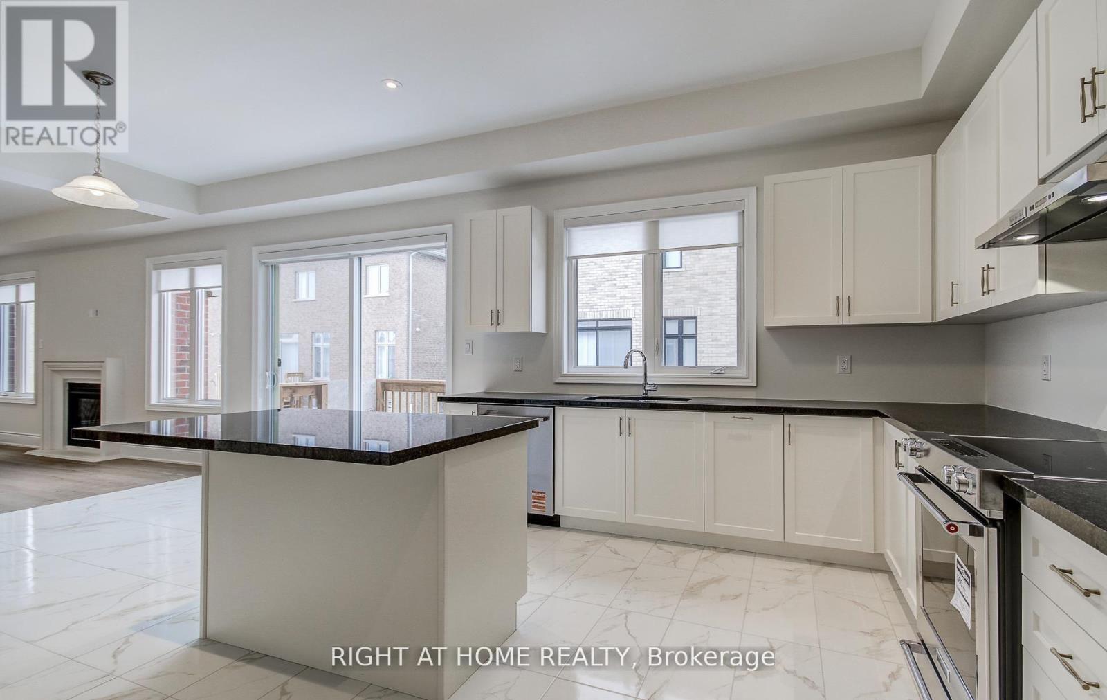 51 LORRAIN HAND CRESCENT, Georgina (Keswick South) — photo 10