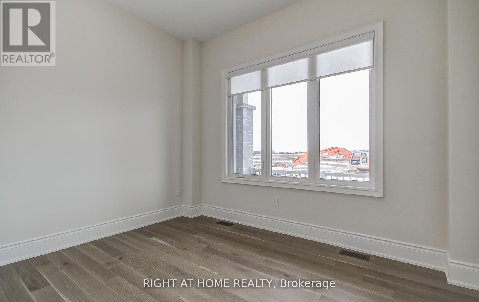 51 LORRAIN HAND CRESCENT, Georgina (Keswick South) — photo 4
