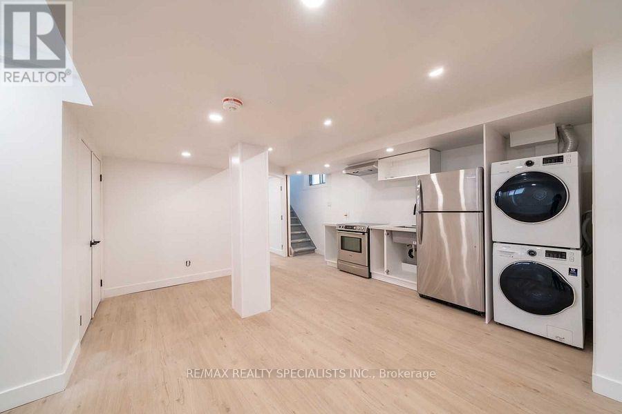 LOWER - 29 GOODWOOD AVENUE, Toronto (Corso Italia-Davenport) — photo 2