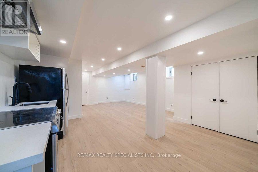 LOWER - 29 GOODWOOD AVENUE, Toronto (Corso Italia-Davenport) — photo 4