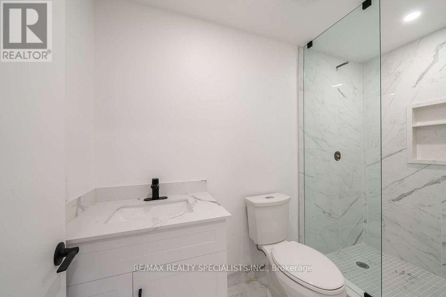 LOWER - 29 GOODWOOD AVENUE, Toronto (Corso Italia-Davenport) — photo 6