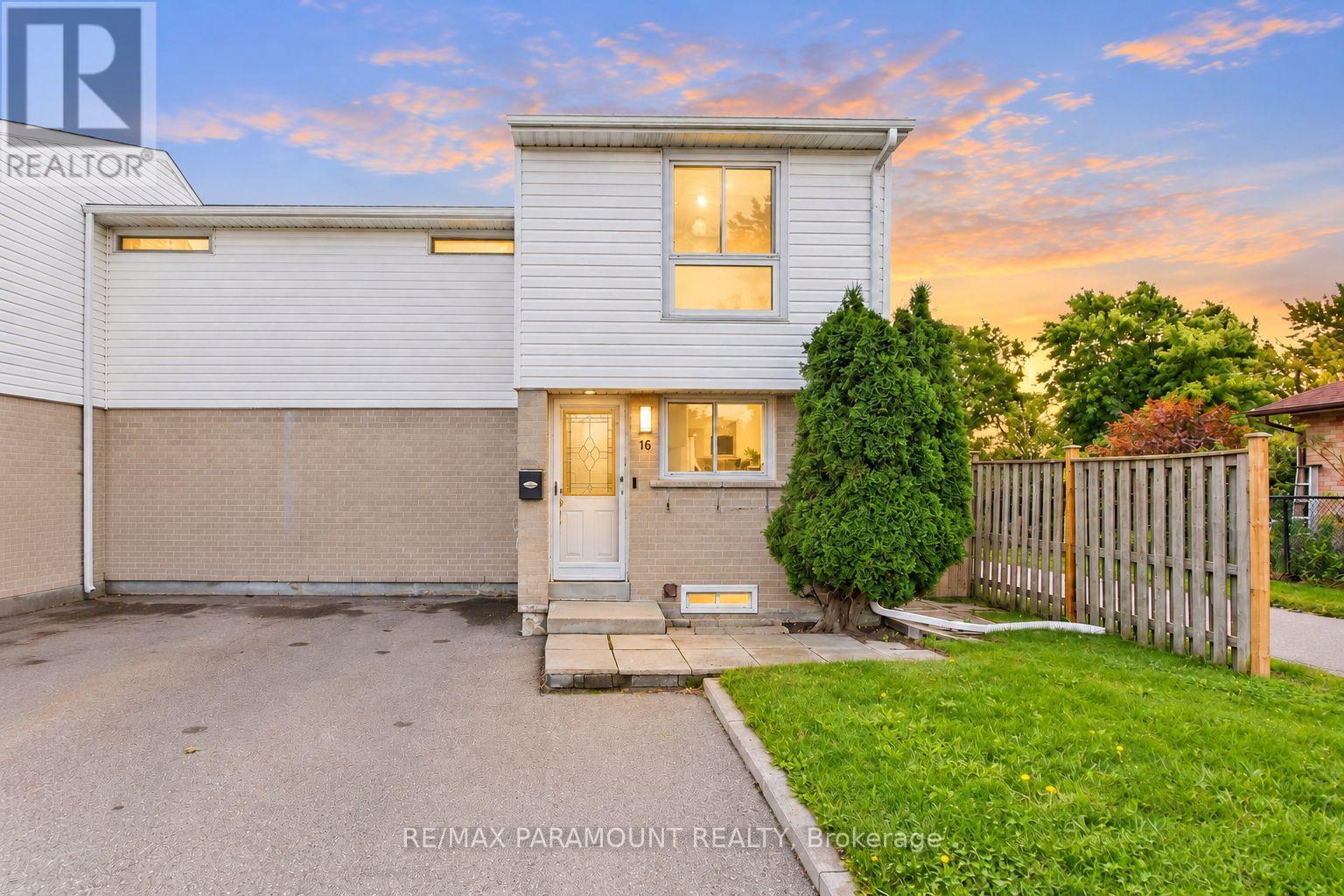 16 GLENEADEN COURT, Brampton (Northgate)