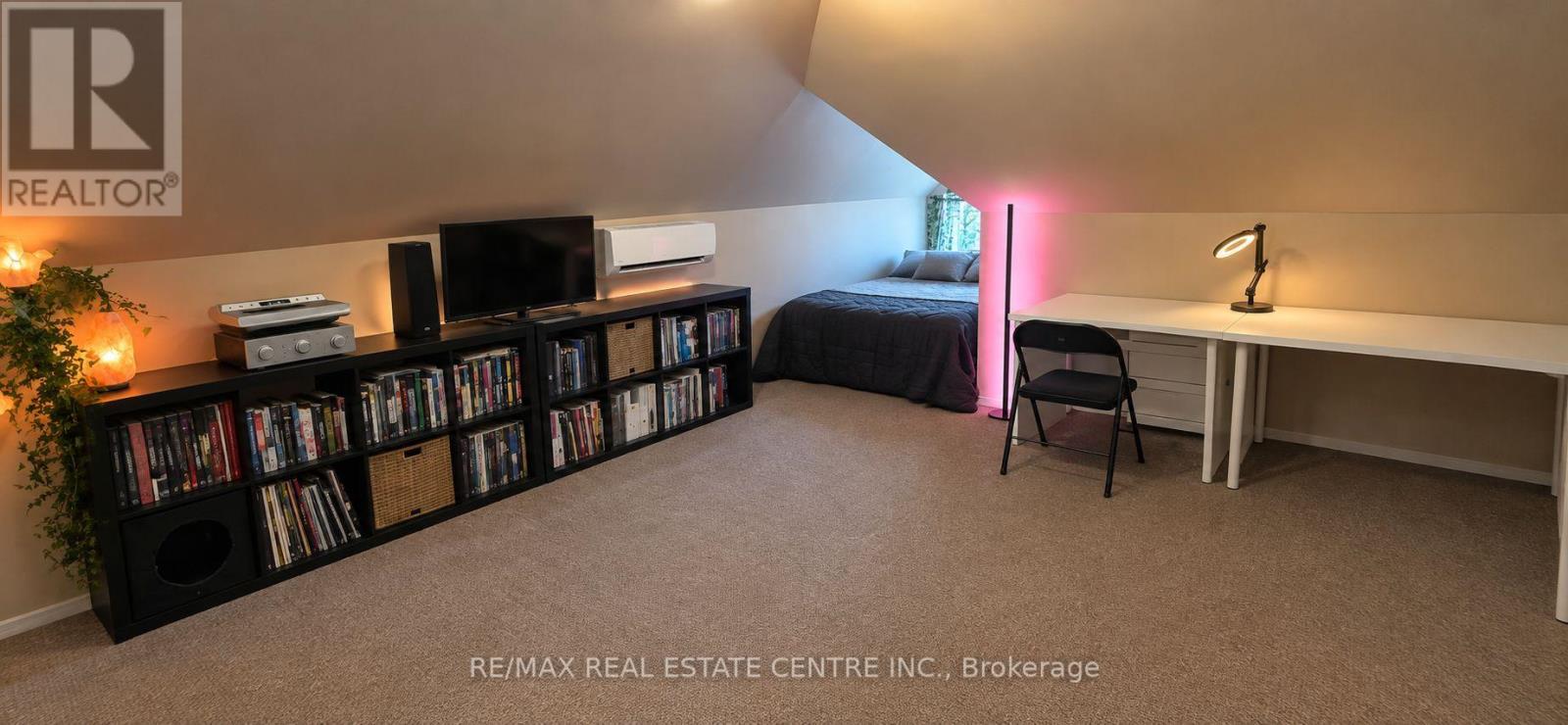 UPPER LOFT - 267 ABERDEEN AVENUE, Hamilton (Kirkendall) — photo 5