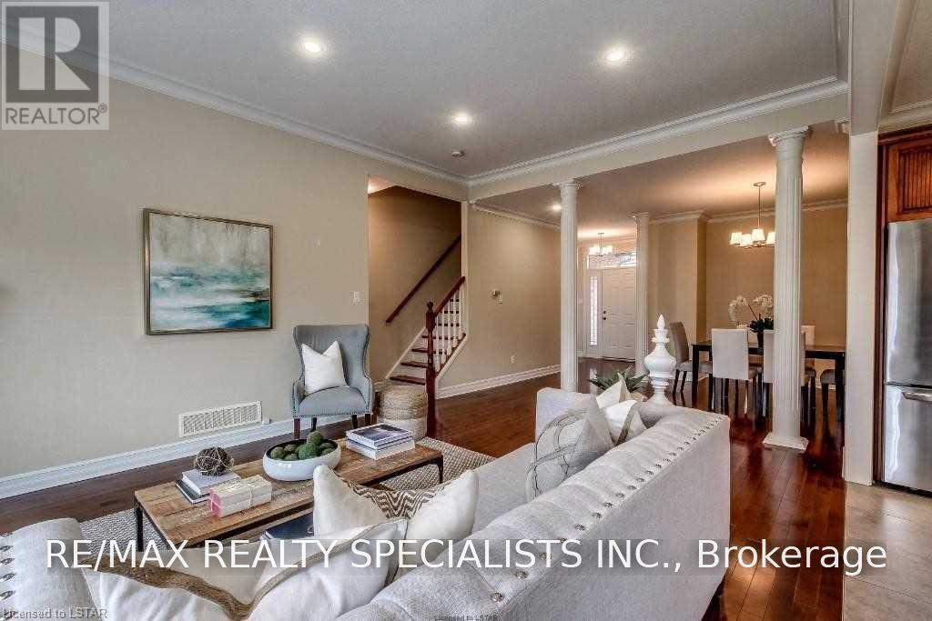 404 SOUTH CARRIAGE WAY, London North (North I) — photo 11