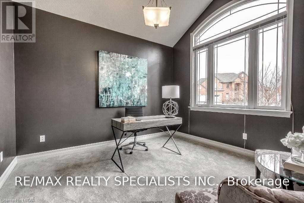 404 SOUTH CARRIAGE WAY, London North (North I) — photo 4