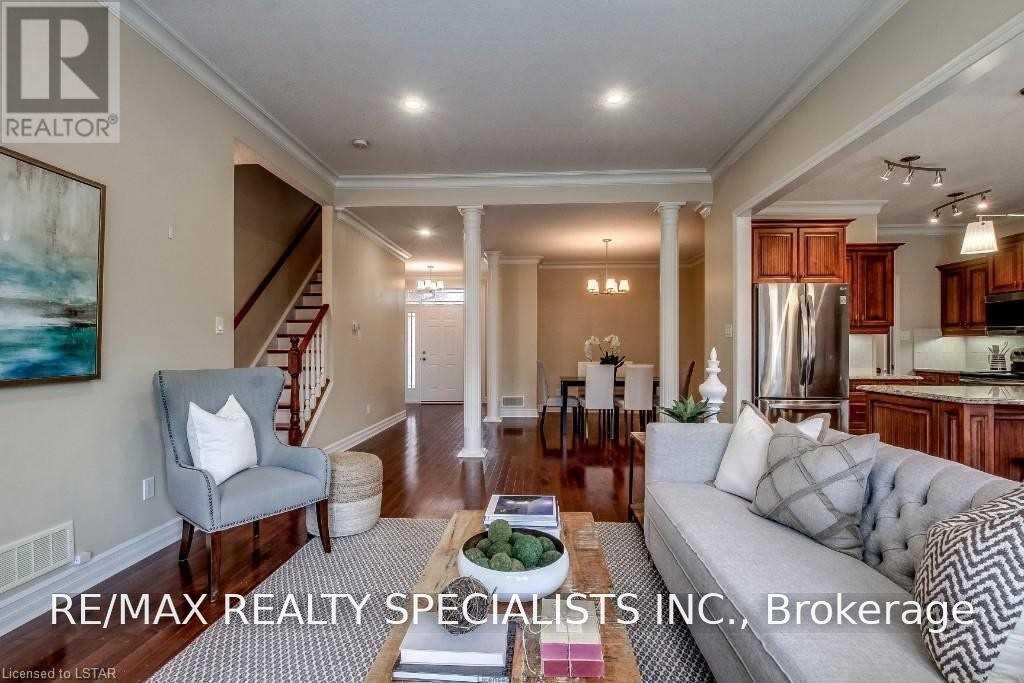 404 SOUTH CARRIAGE WAY, London North (North I) — photo 7