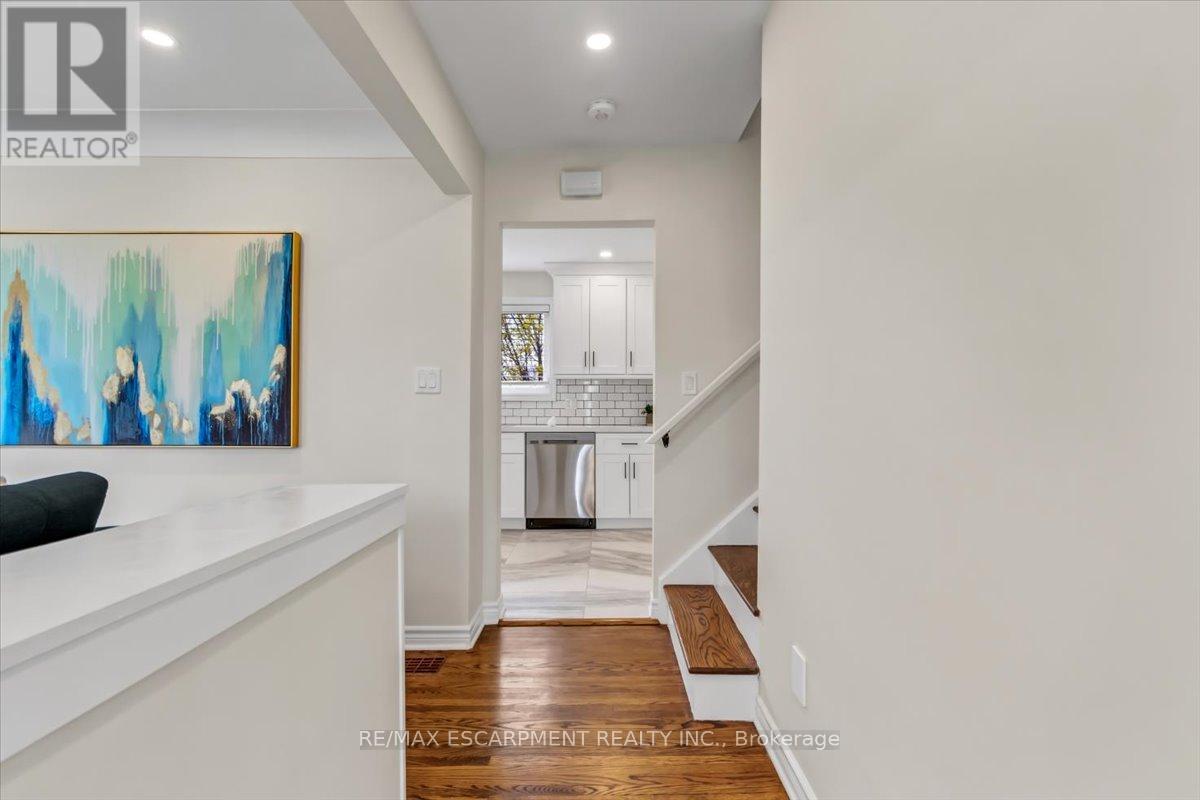 UPPER - 58 COLUMBIA DRIVE, Hamilton (Buchanan) — photo 10