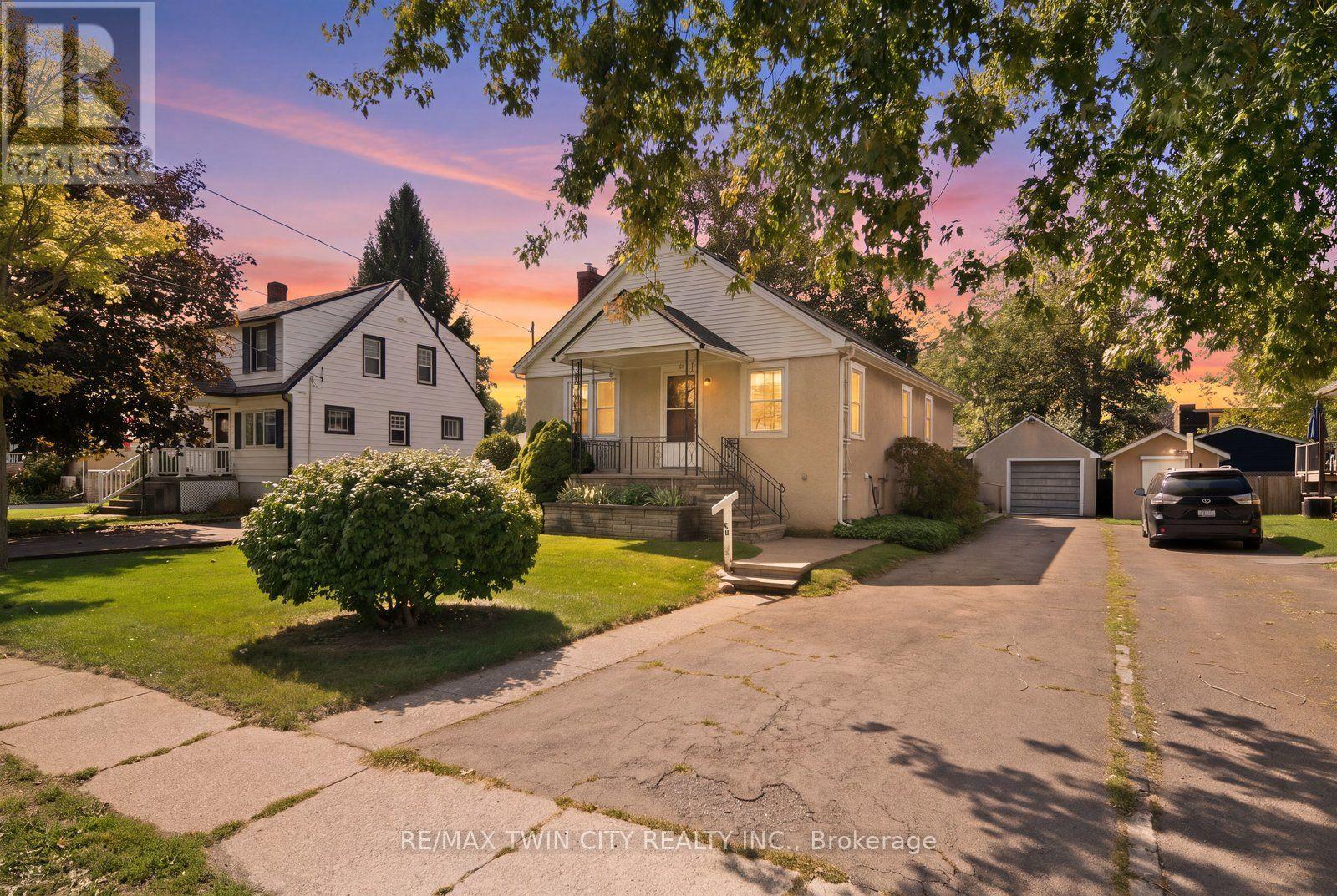 86 FOREST AVENUE, Port Colborne (Sugarloaf)