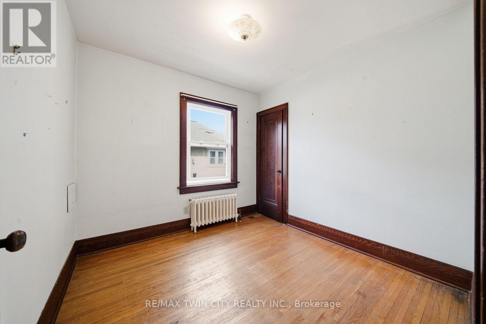 86 FOREST AVENUE - 24