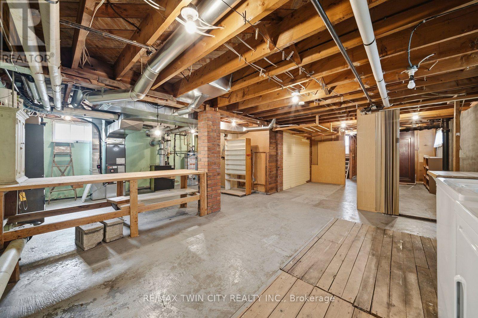 86 FOREST AVENUE - 31