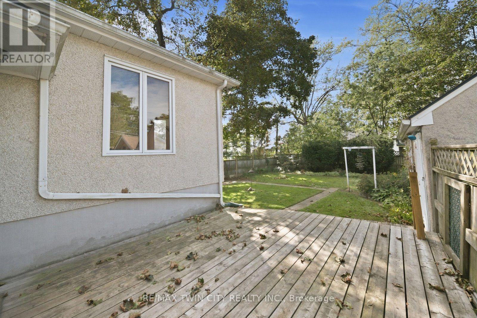 86 FOREST AVENUE - 40