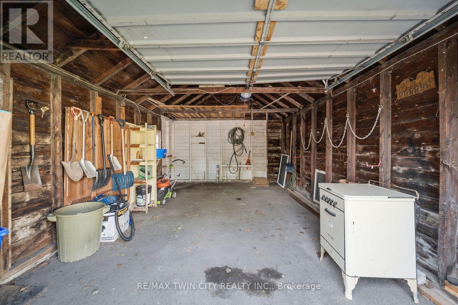 86 FOREST AVENUE - 41