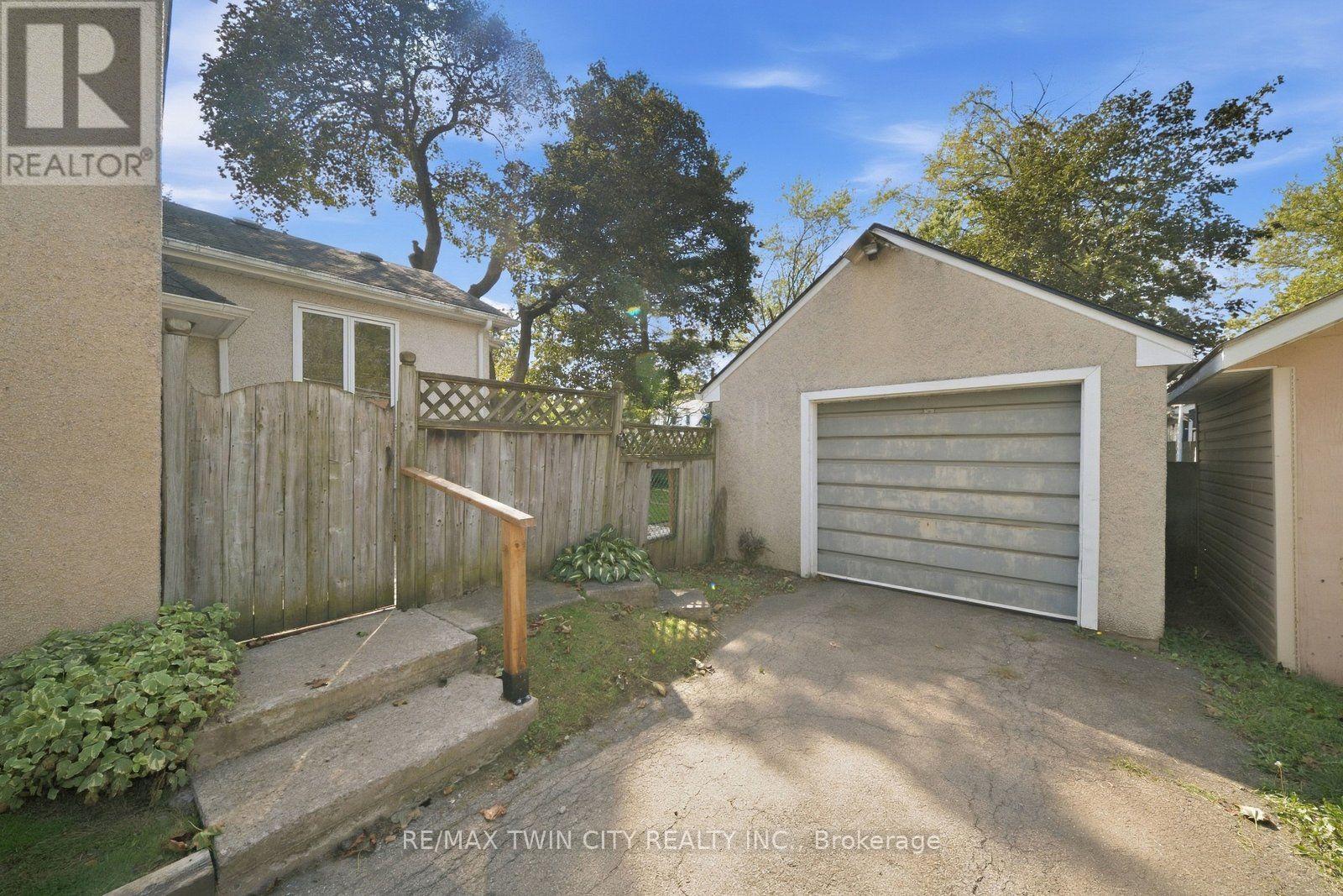 86 FOREST AVENUE - 42