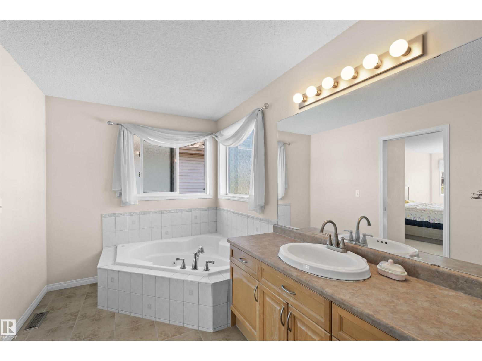 20616 56 AV NW - 16
