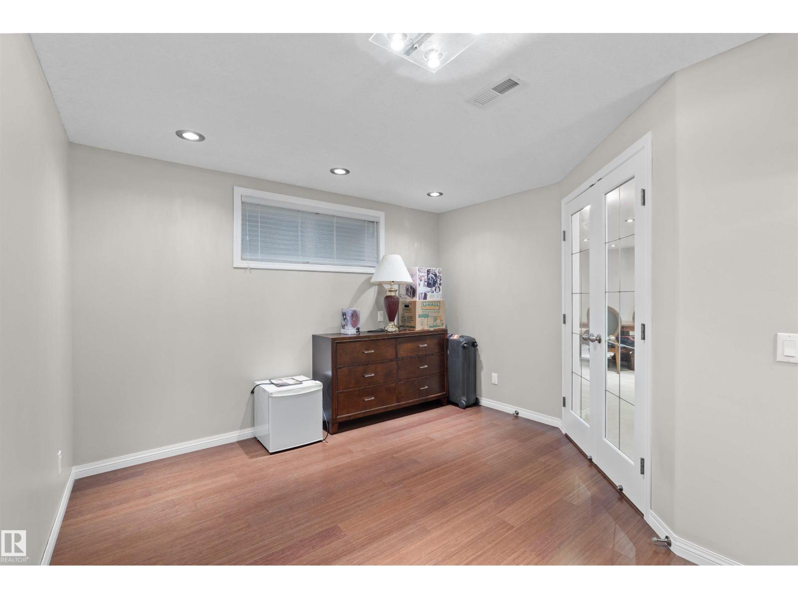 20616 56 AV NW - Image 33