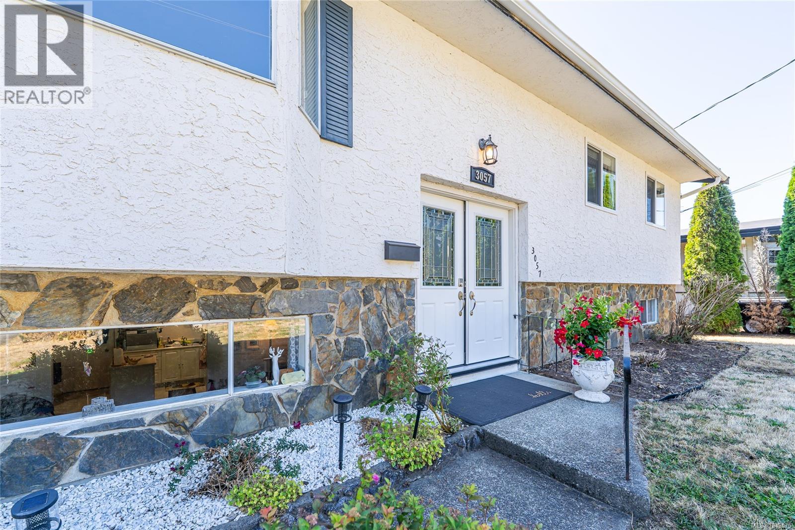 3057 Shoreview Dr - 2