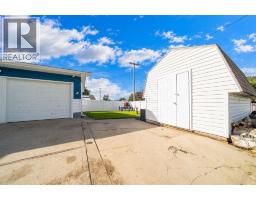 402 Main Street S, Redcliff, AB T0J2P0 Photo 32